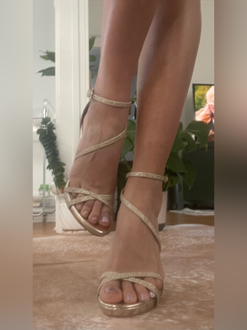 Jewel Badgley Mischka Shimmering Gold Strappy Heels🔥 Pre-owned, great condition